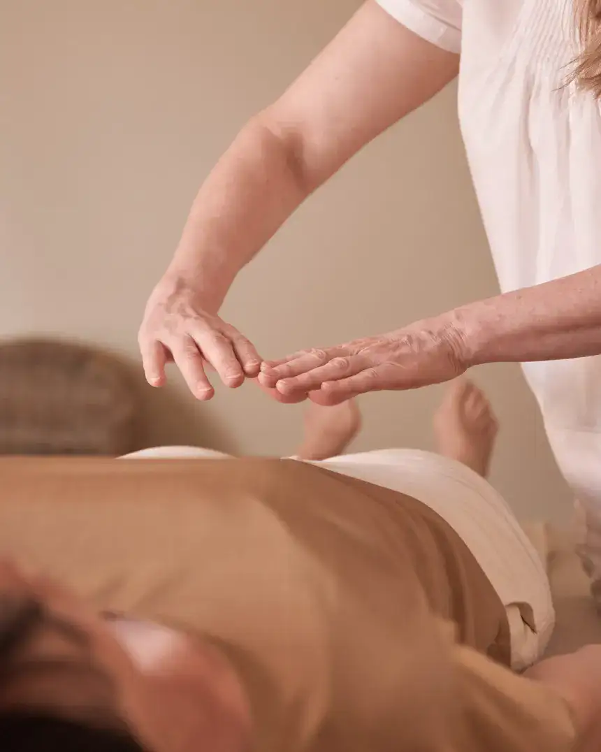 Was ist Reiki — und was passiert in einer Session?